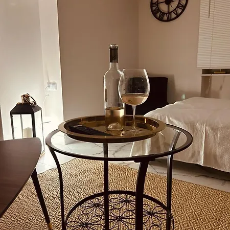 Au Centre Du Port De * Bonifacio (Corsica)