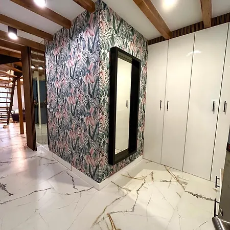 Au Centre Du Port De