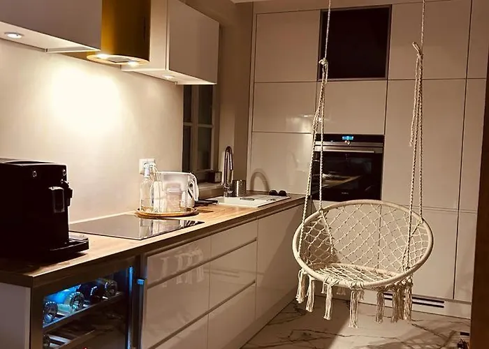 Au Centre Du Port De *