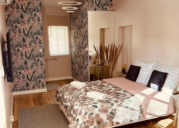 Au Centre Du Port De *