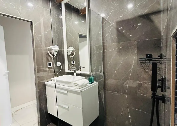 Au Centre Du Port De *