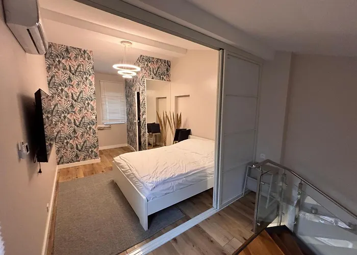 Au Centre Du Port De *